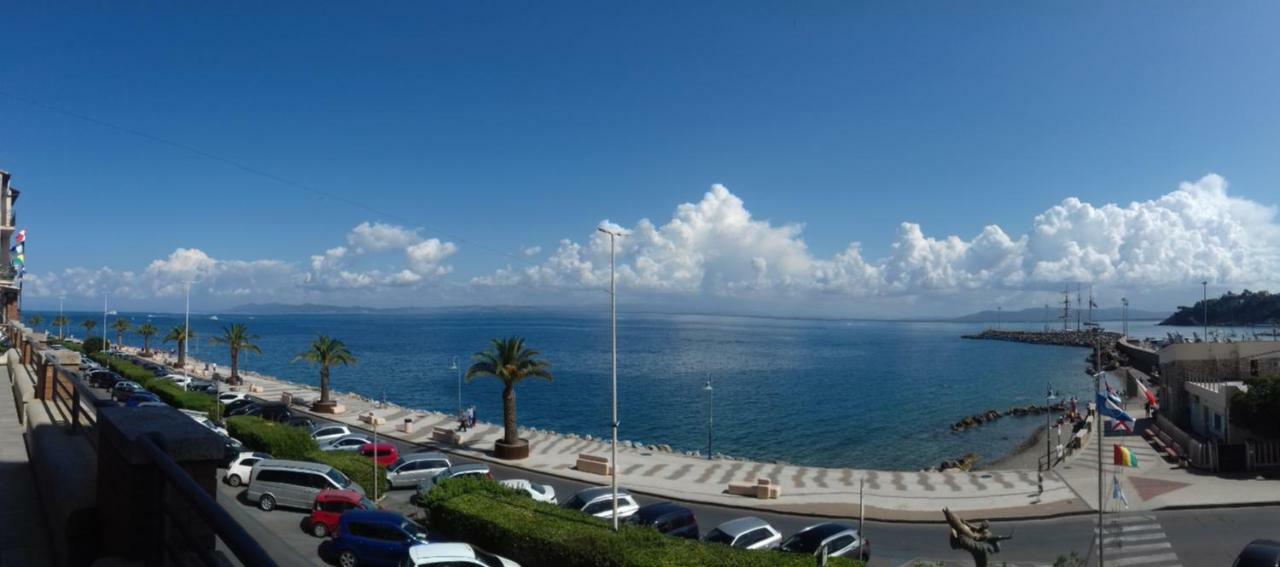 Ampio Monolocale Con Balcone Fronte Mare Villa Porto Santo Stefano  Exterior photo